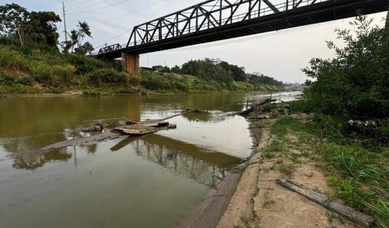 Rio Acre atinge menos de 84 cm em Brasiléia, Epitaciolândia e Cobija e reacende alerta de seca histórica na fronteira