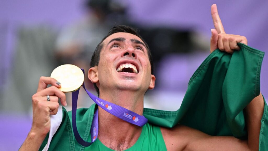 33939-caio-bonfim-e-campeao-mundial-de-marcha-atletica-e-se-torna-maior-medalhista-brasileiro-na68ce1aa2d6325-1024x576_