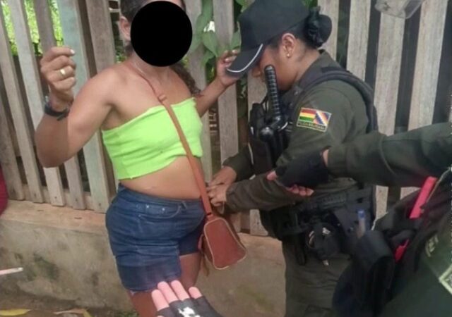 Droga estava escondida em bolsa durante abordagem na Avenida Internacional; suspeitas foram transferidas para presídio na Bolívia