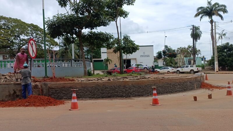 Prefeitura inicia reforma da Praça Edmundo Pinto em Epitaciolândia para comemorações dos 34 anos do município