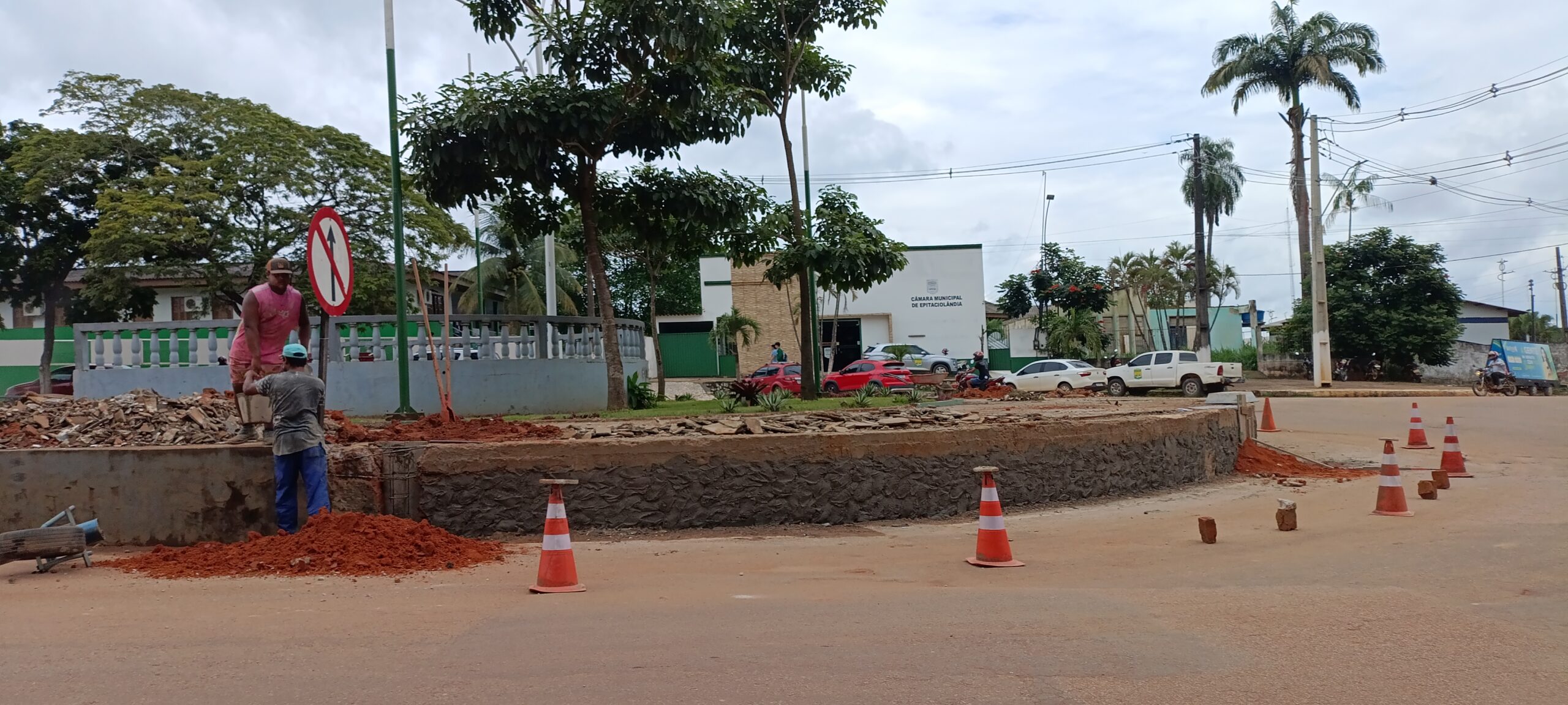 Prefeitura inicia reforma da Praça Edmundo Pinto em Epitaciolândia para comemorações dos 34 anos do município