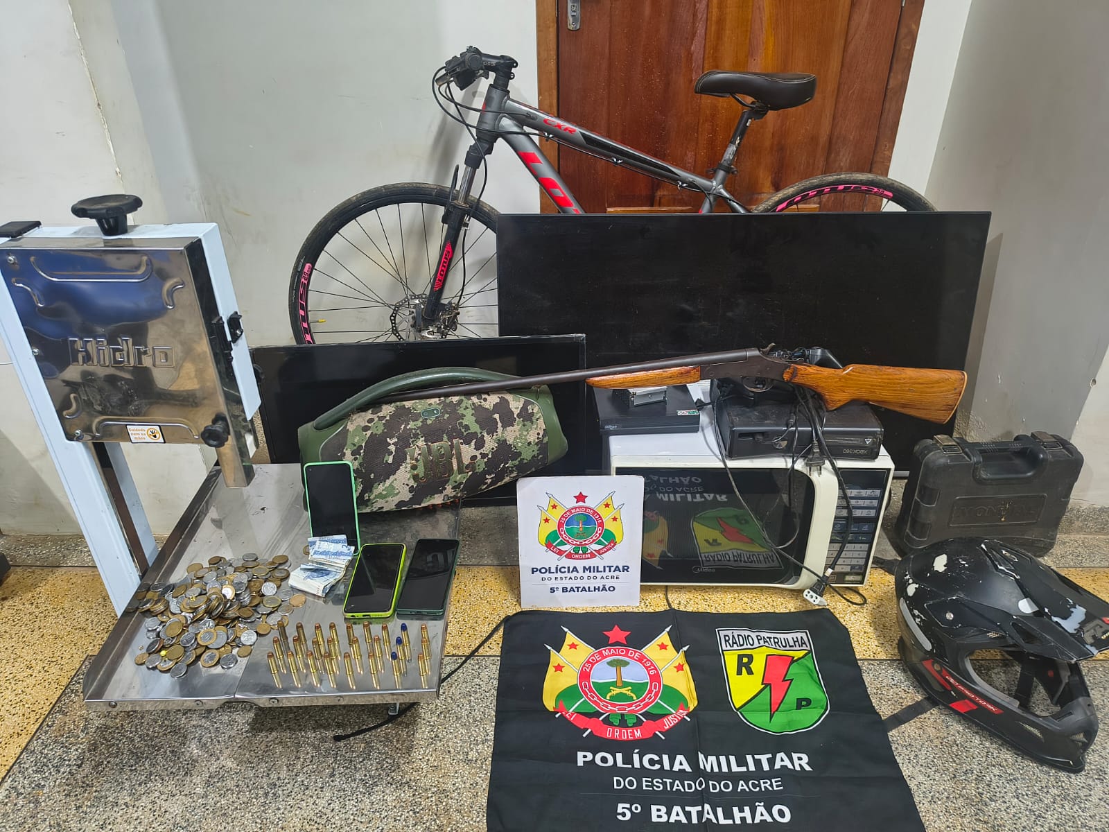 TERROR NA FRONTEIRA! – Criminosos armados invadem casa, fazem vítimas e  reféns