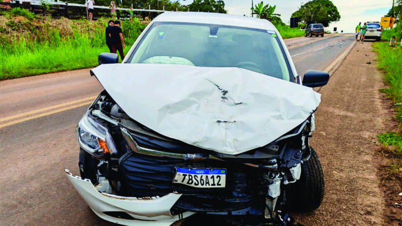 Acidente com três veículos é registrado na BR-317 entre Epitaciolândia e Rio Branco