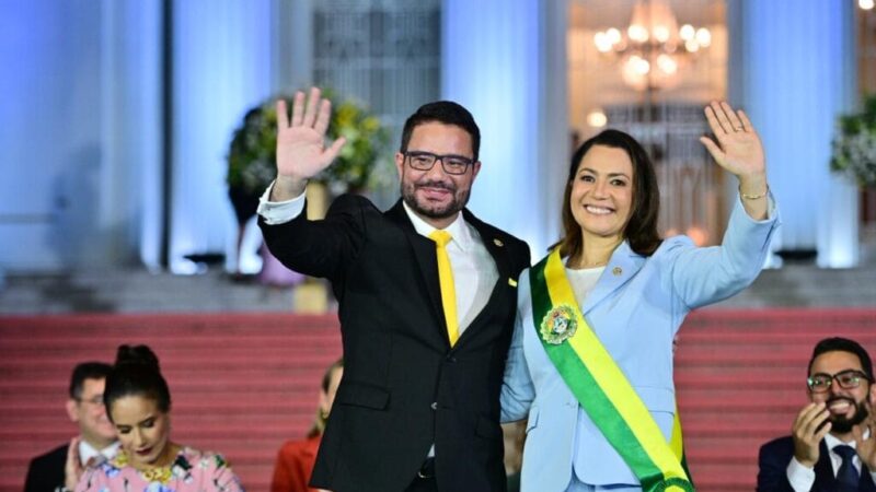 Sai Gladson entra Mailza – Mailza Assis toma posse como governadora do Acre