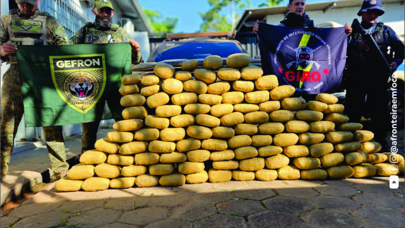Operação na Transacreana prende três suspeitos e apreende adolescente com 105 tijolos de skunk