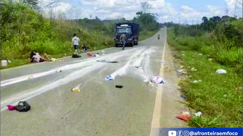 Carro capota na BR-317 e deixa duas mulheres feridas em Brasiléia